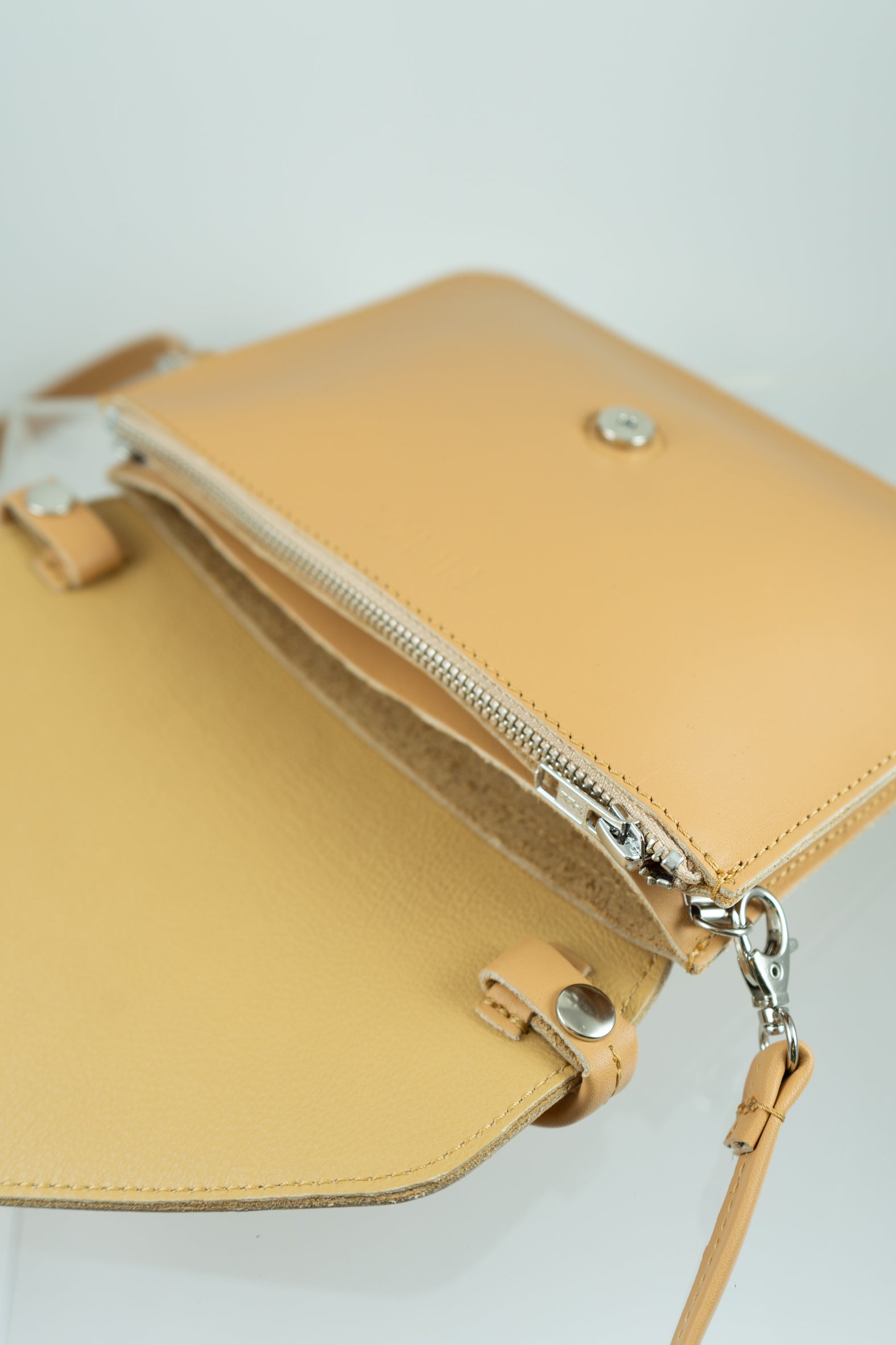 AINOA envelope bag black