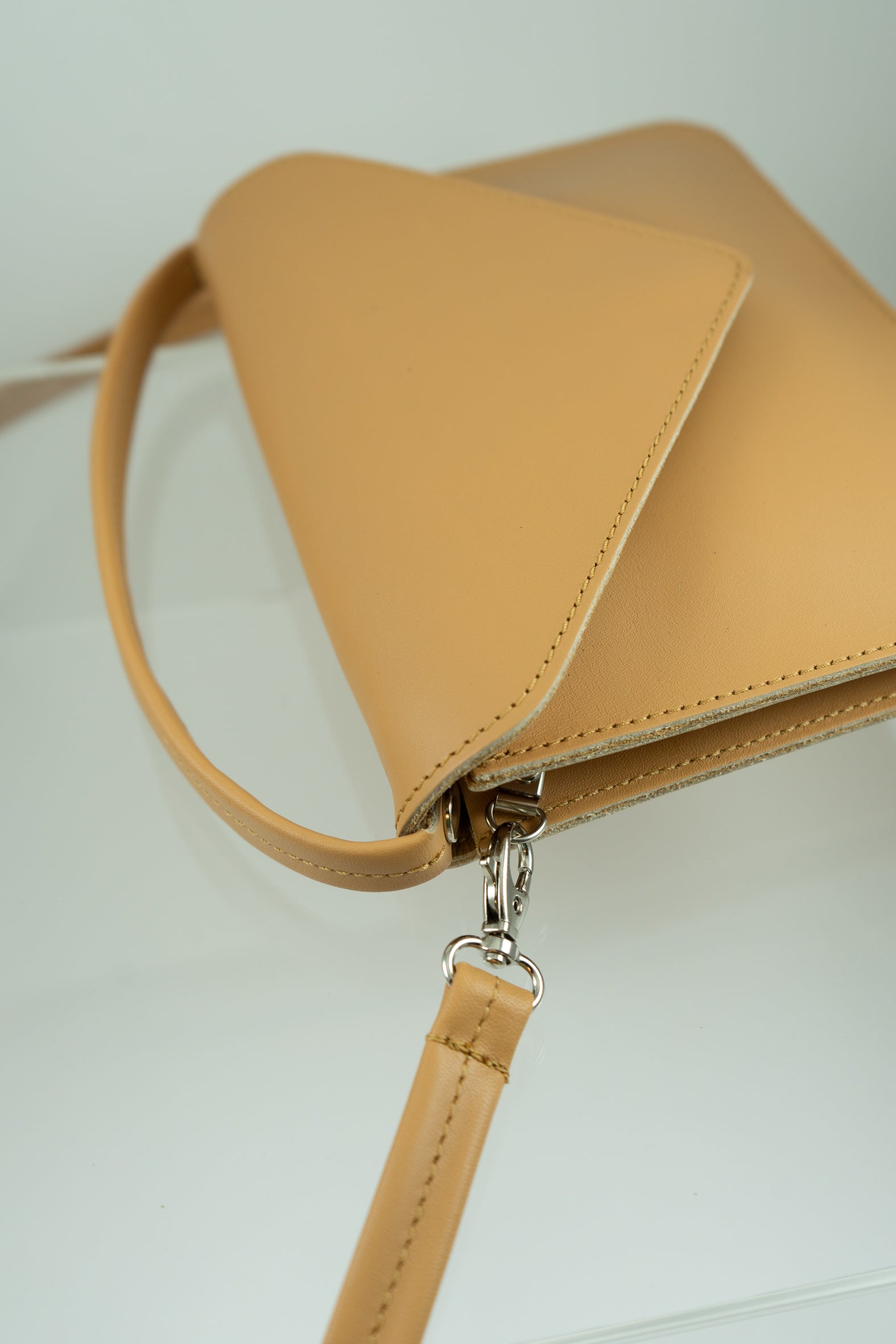 AINOA envelope bag black