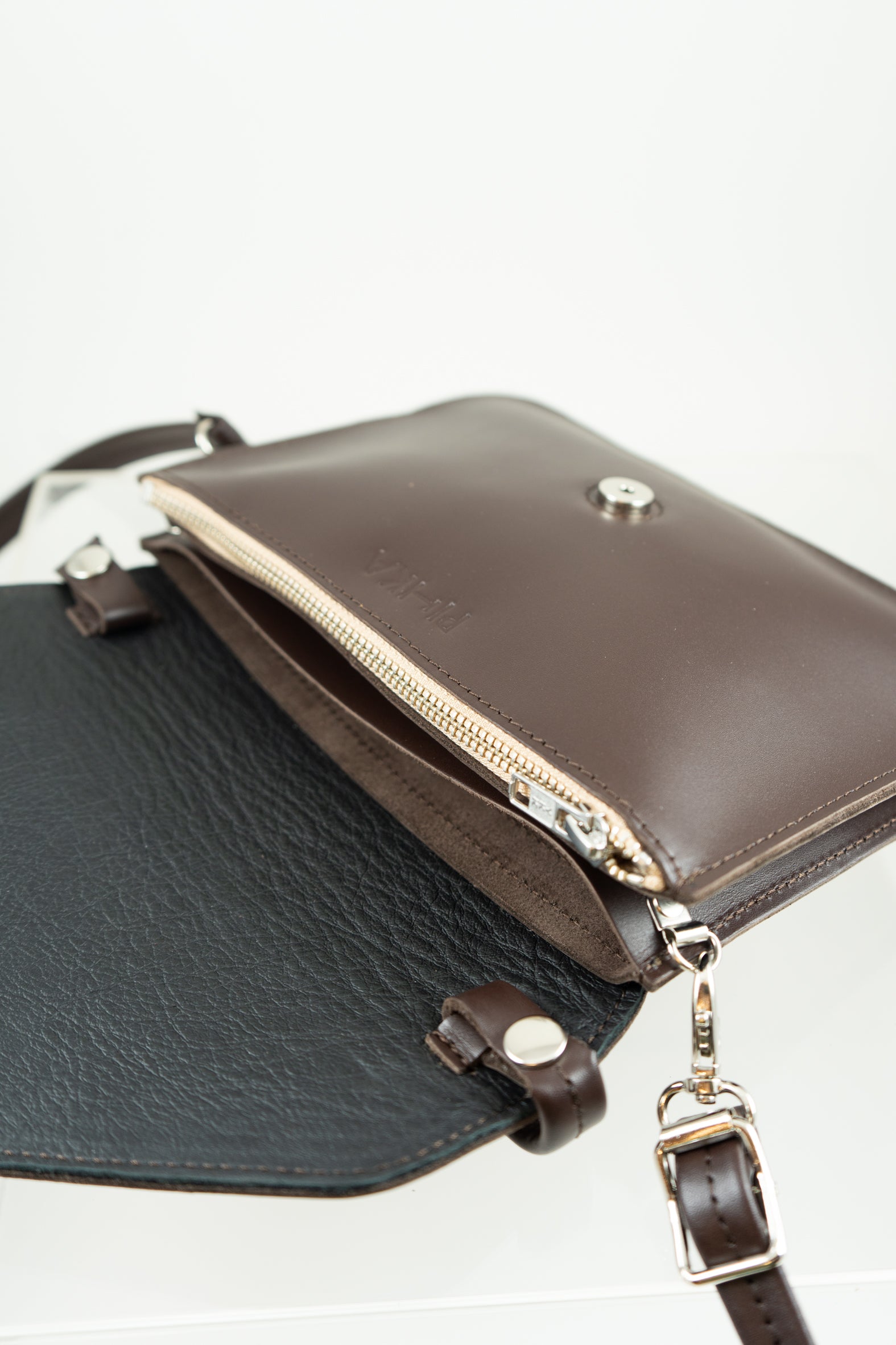 AINOA envelope bag black