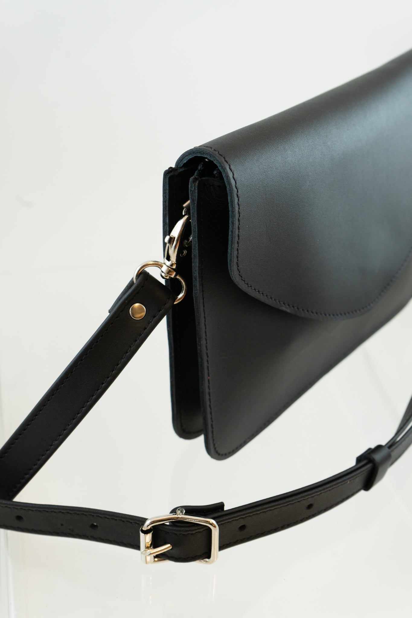 VIDA shoulder bag