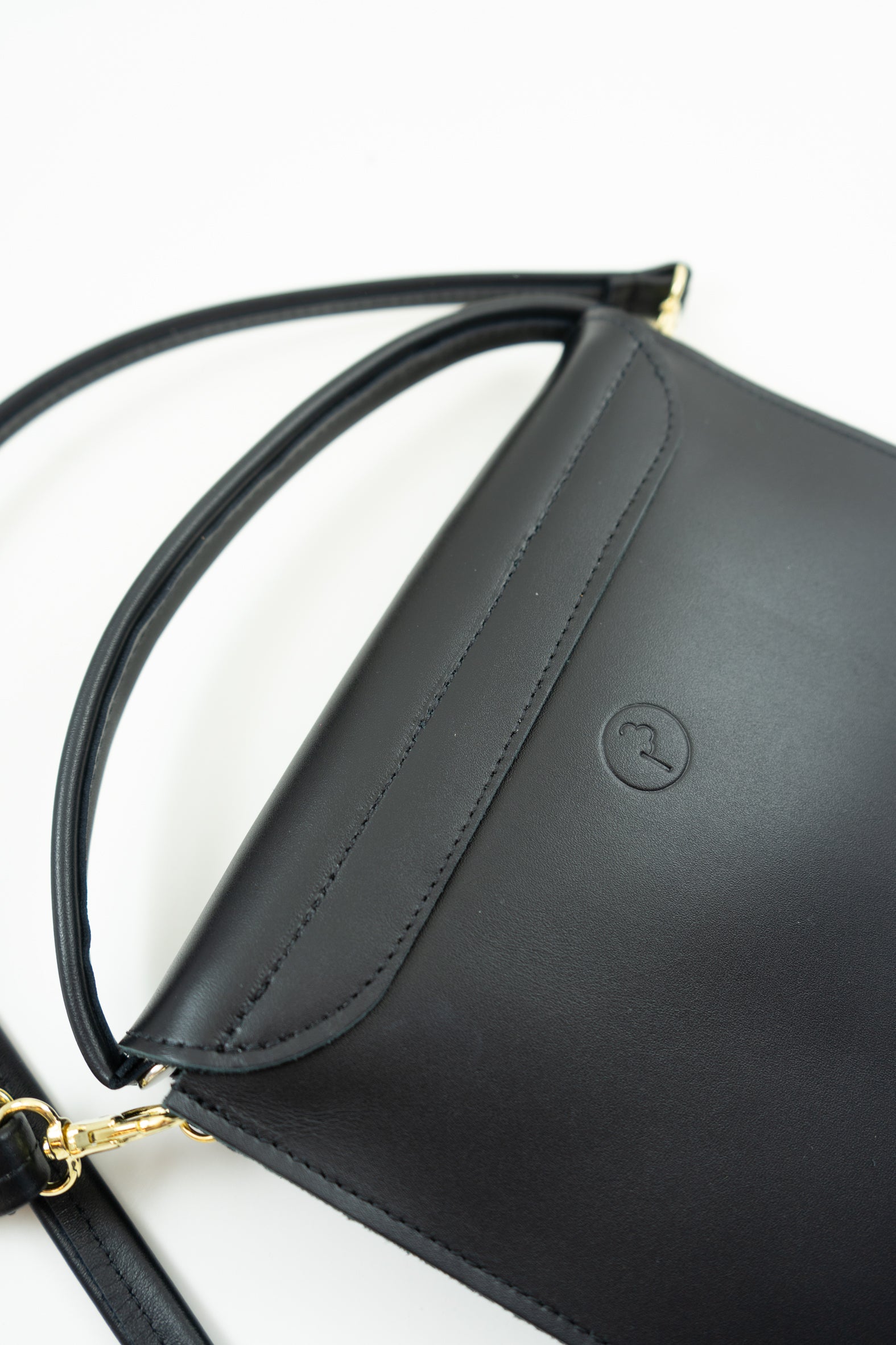 SAMPLE: AINOA kirjekuorilaukku musta