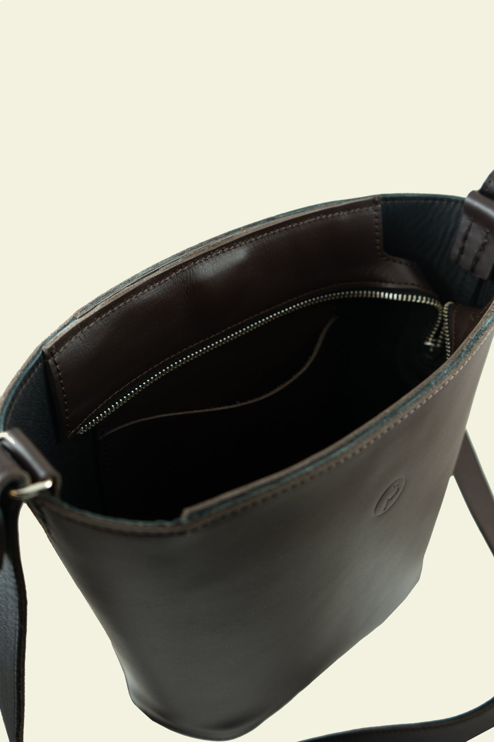 EMI EASE bucket bag soil