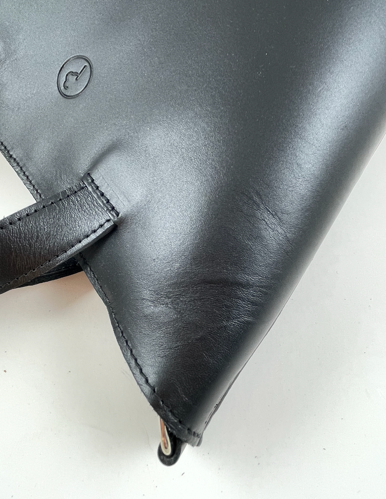 SAMPLE I — DAILY EMI bucket bag musta