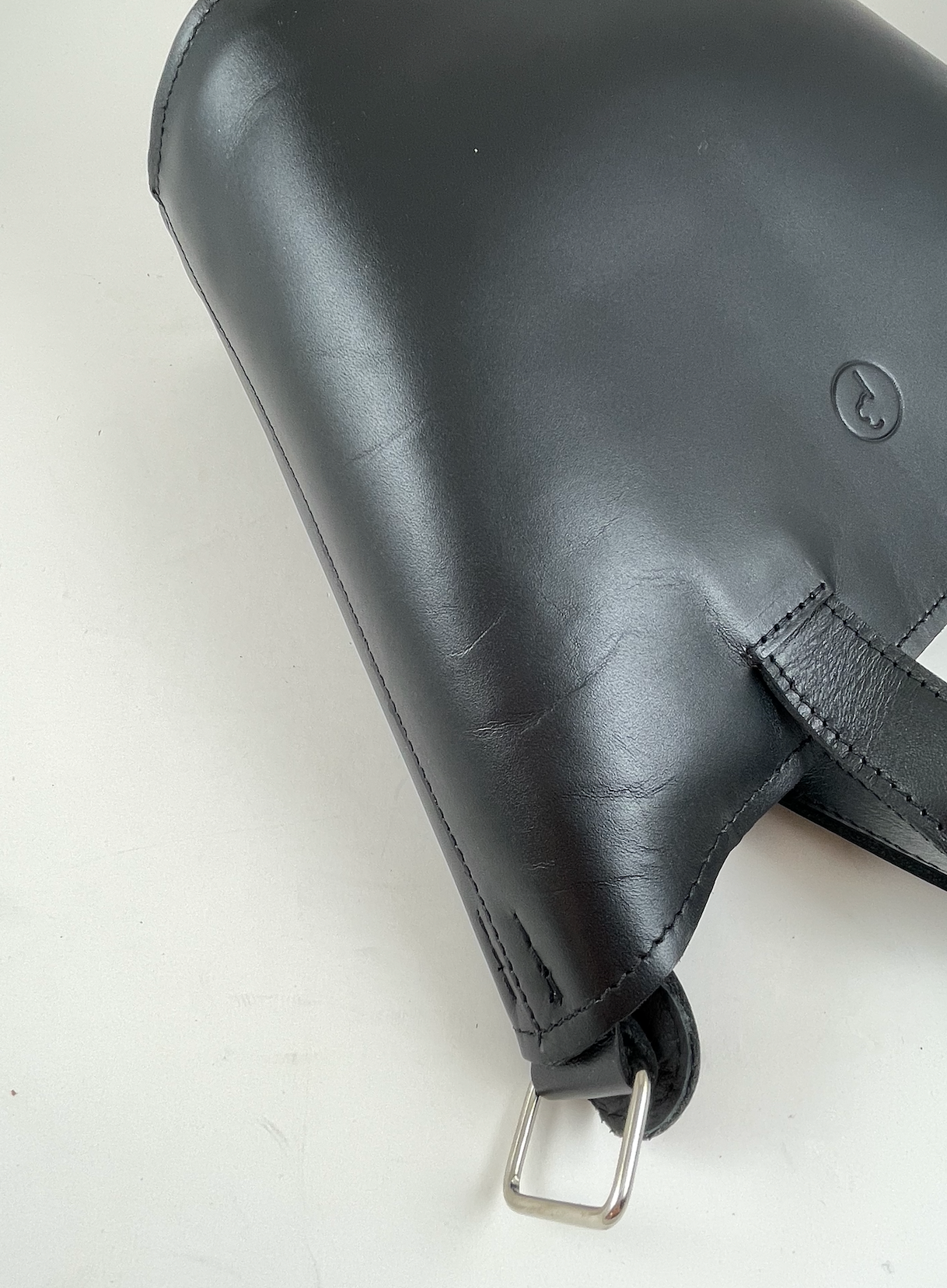 SAMPLE II — DAILY EMI bucket bag musta