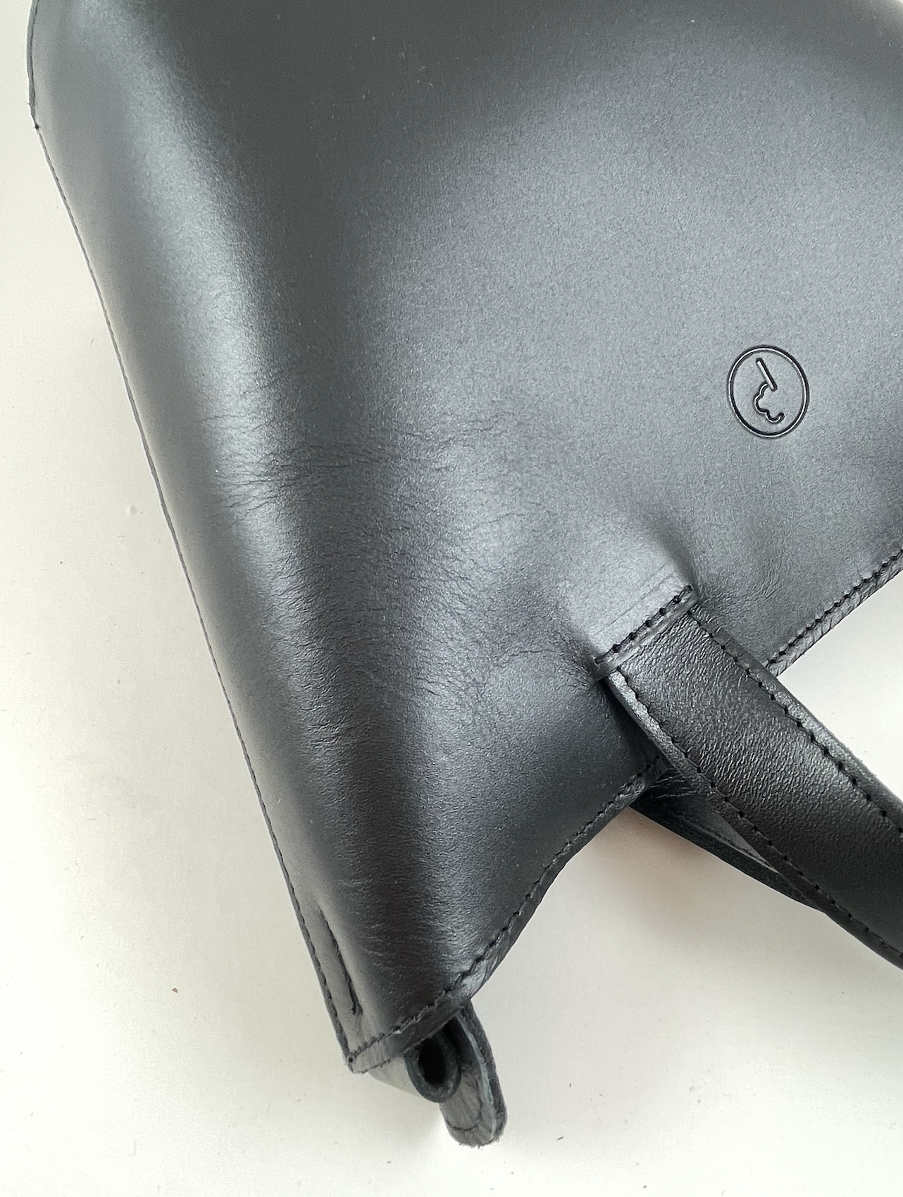 SAMPLE III — DAILY EMI bucket bag black