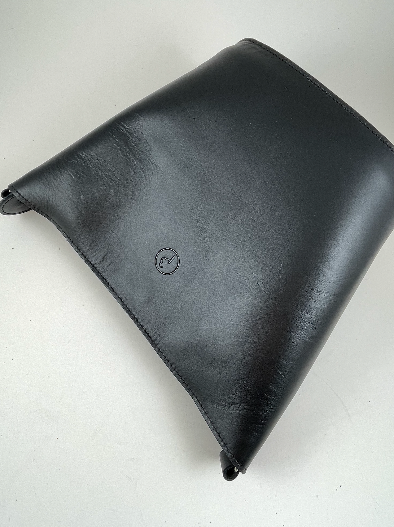 SAMPLE IV — EMI EASE bucket bag musta