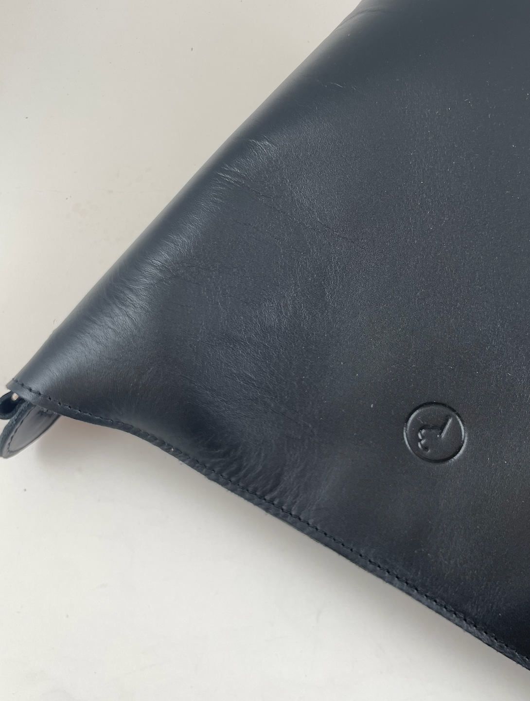 SAMPLE IV — EMI EASE bucket bag musta