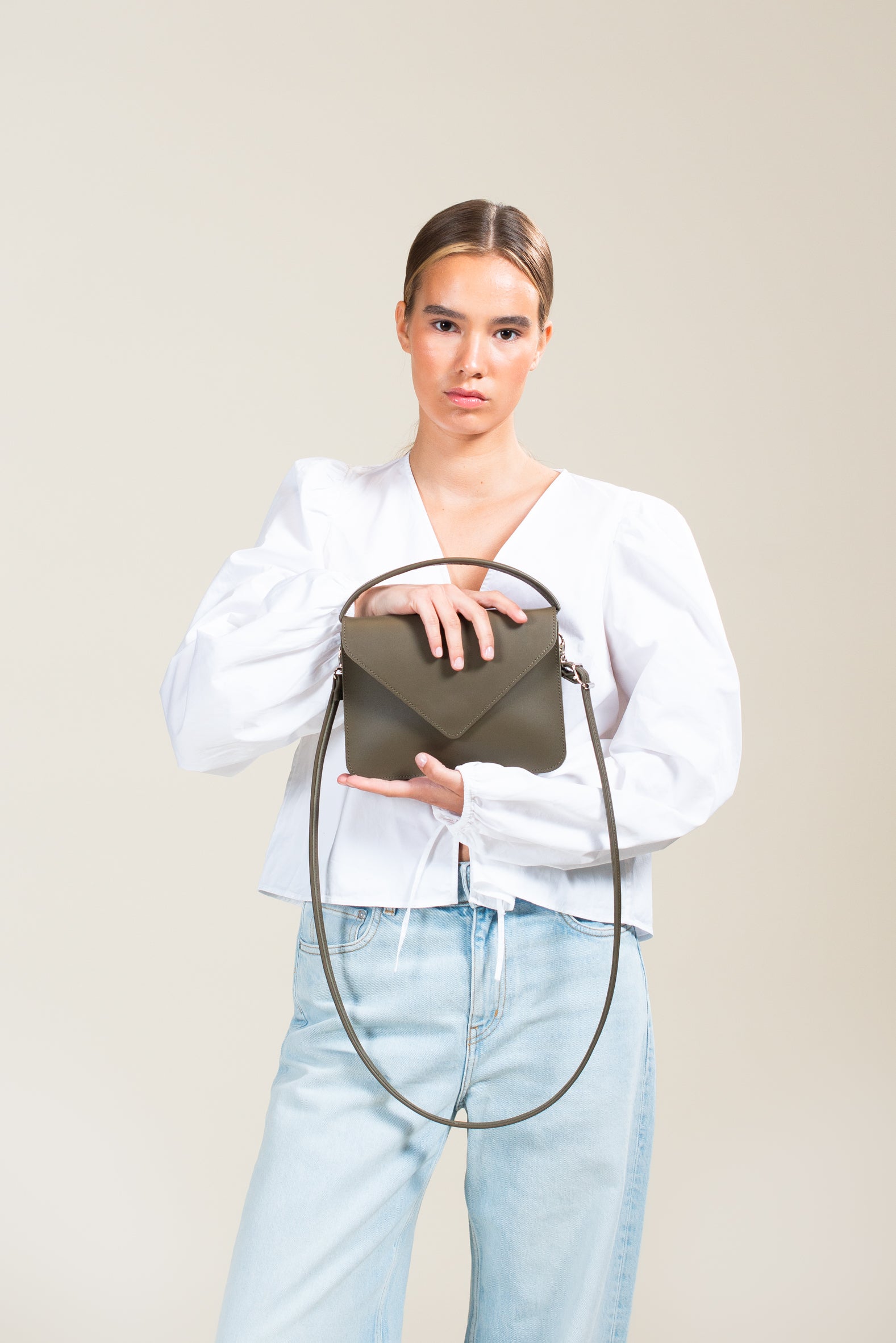 AINOA envelope bag olive