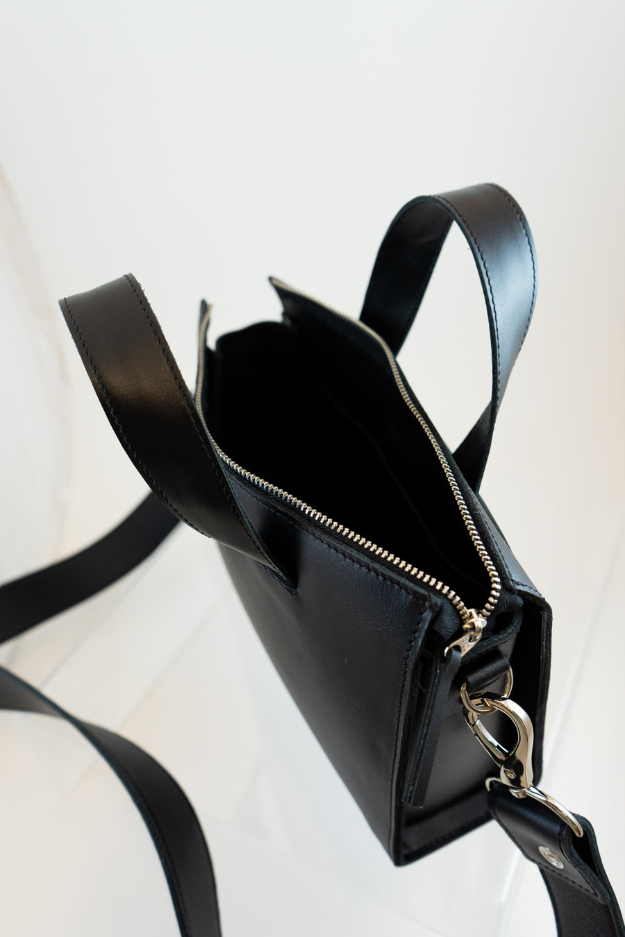 AARE shoulder bag – black