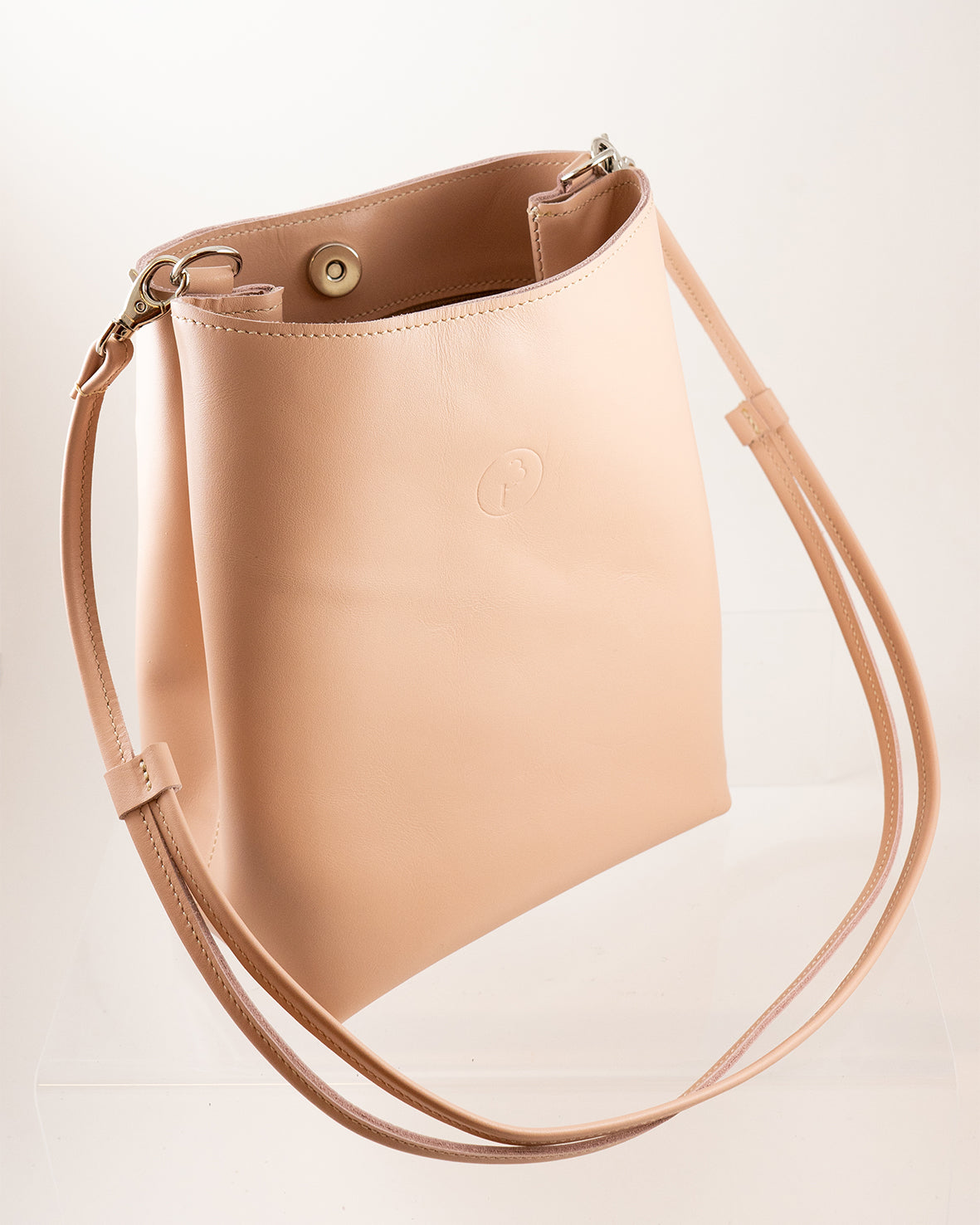 CHER bucket bag blush