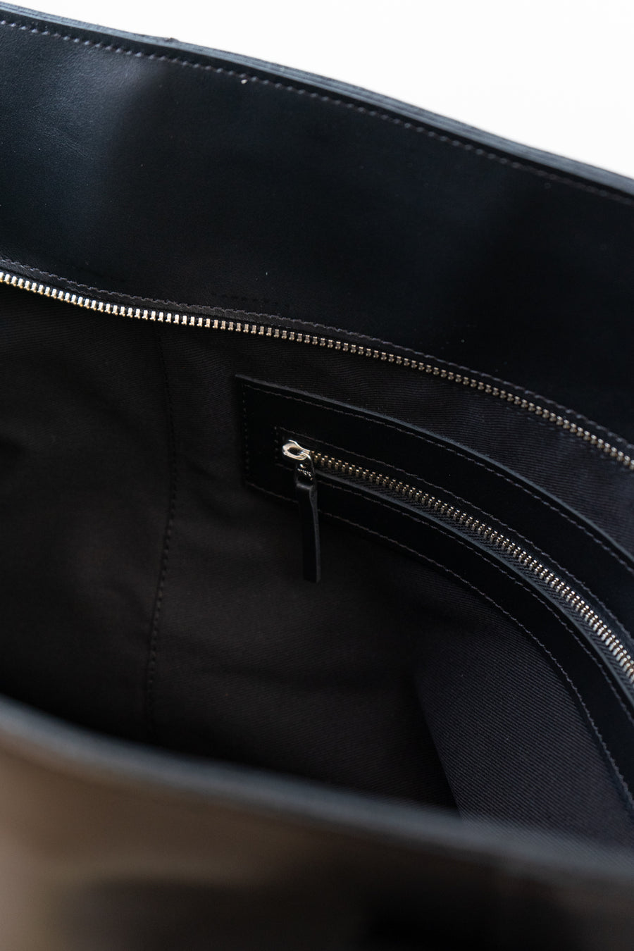 TREFFEN – black